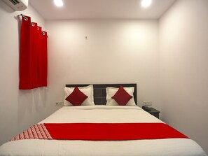 Double or Twin Room | Free WiFi, bed sheets - OYO 41215 Three Kings (New Delhi)