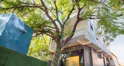 OYO 29932 Hotel R S Plaza