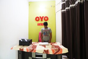Reception - OYO 49985 Singh Hotel (New Delhi)