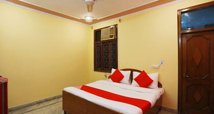 OYO 49985 Singh Hotel