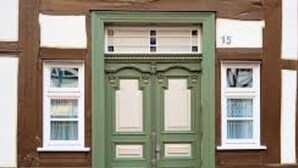 A traditional building with a green double door and white-framed windows. - OYO Flagship 49221 Hotel Lemonade (New Delhi)