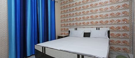 Room | Free WiFi, bed sheets