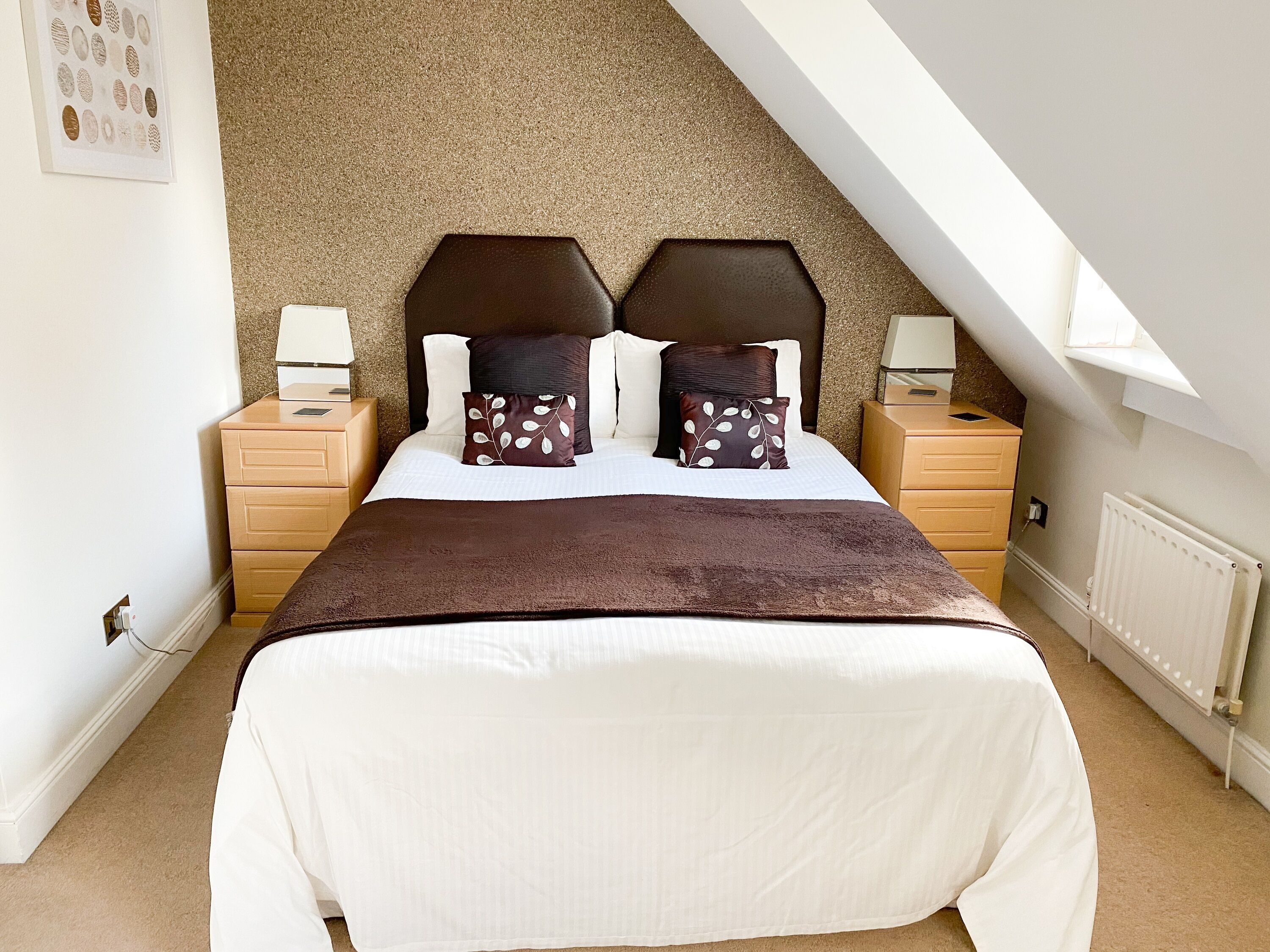 Deluxe Double Room (Courtyard View) | Minibar, laptop workspace, blackout curtains, iron/ironing board