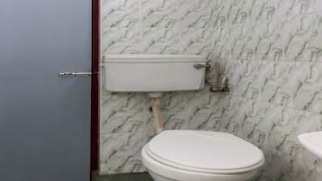 Double or Twin Room | Bathroom | Towels