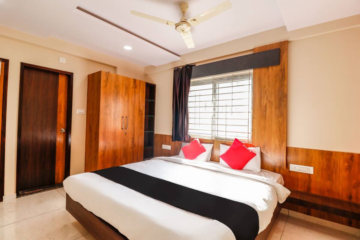 Double Room | Laptop workspace, bed sheets