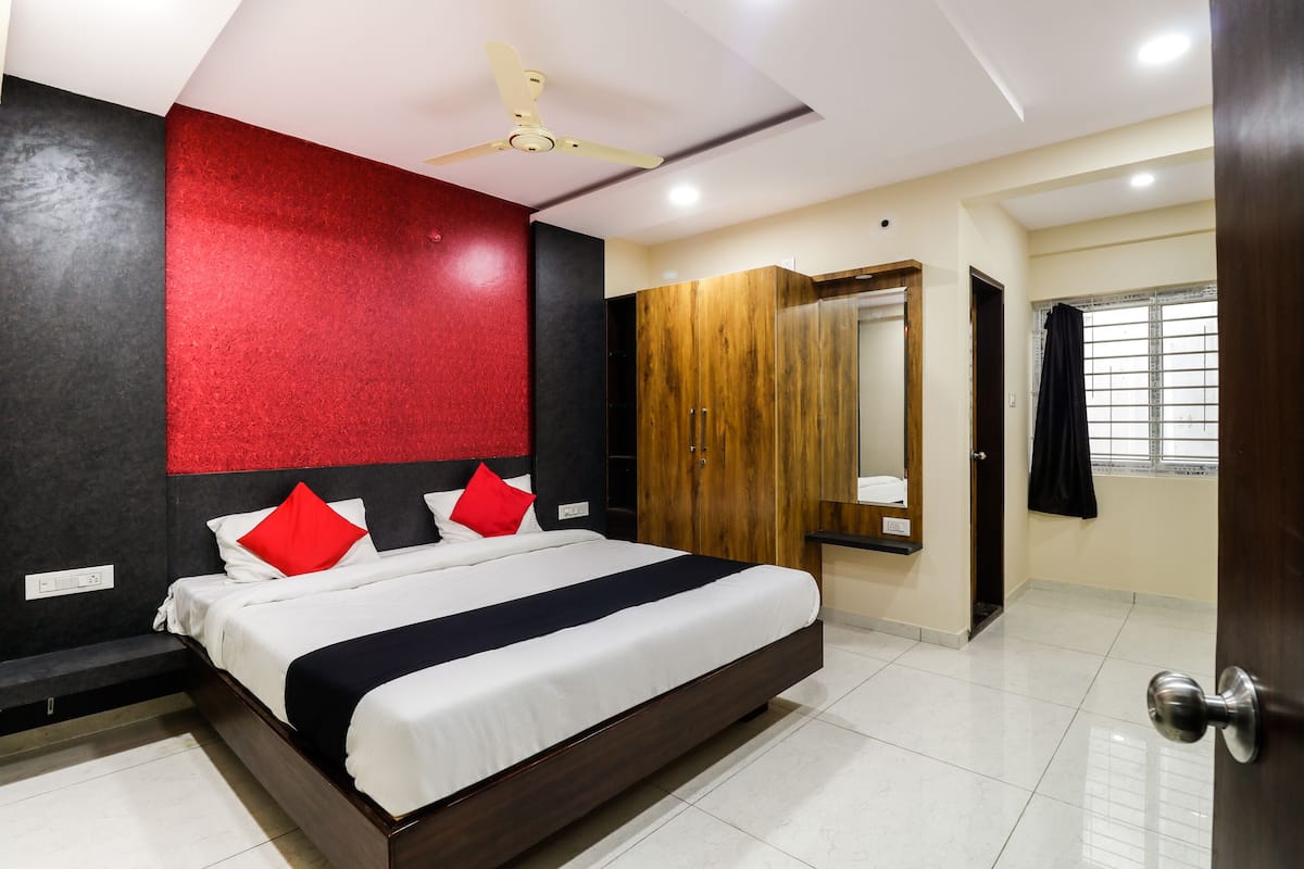 Double or Twin Room | Laptop workspace, bed sheets