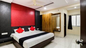 Double or Twin Room | Laptop workspace, bed sheets