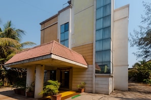 Exterior - SPOT ON 35992 Relax Garden Nx (Ambernath)