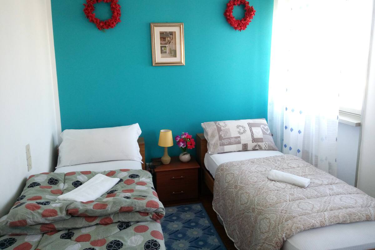 Individually furnished, soundproofing, free WiFi