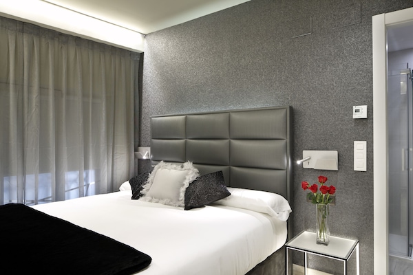 Deluxe-Doppelzimmer (Gris Grafito) | Daunenbettdecken, Select-Comfort-Betten, Zimmersafe