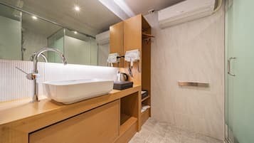 华丽客房, 1 间卧室 | 浴室 | 免费洗浴用品、吹风机、拖鞋、毛巾