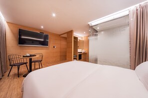 Deluxe Room, 1 Bedroom | Blackout drapes, soundproofing, free WiFi, bed sheets - Hotel Jara (Gapyeong)