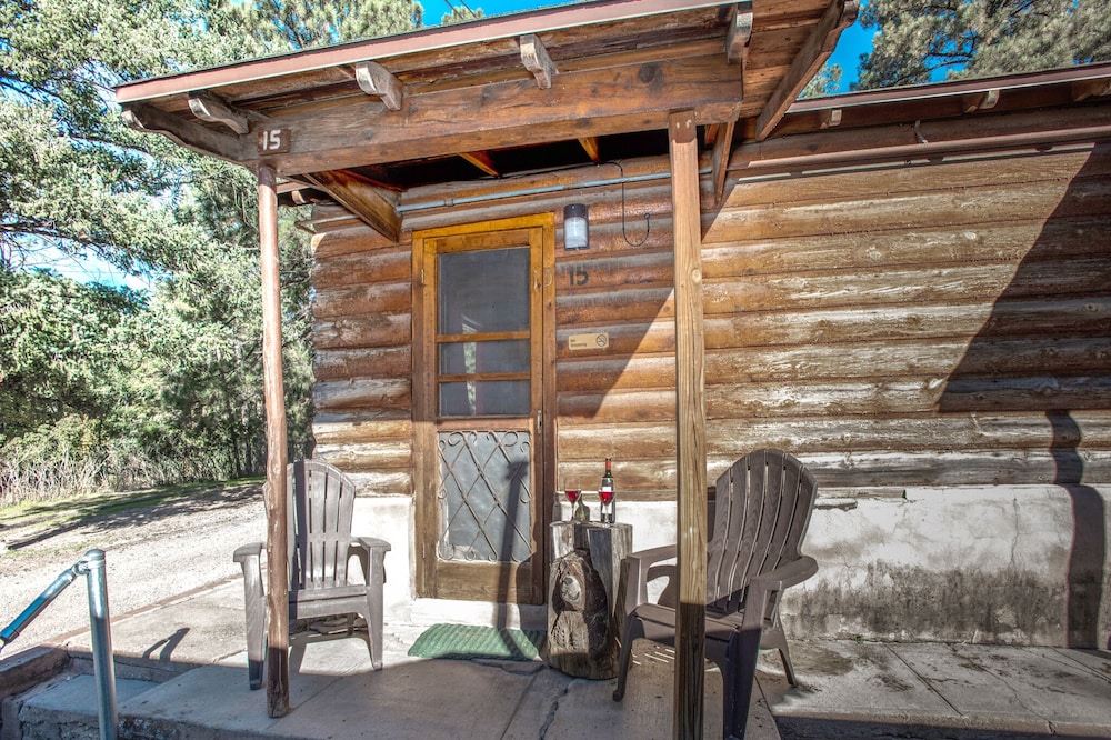 Apache Village Cabinette 15, Queen Bed, Midtown, Sleeps 2
