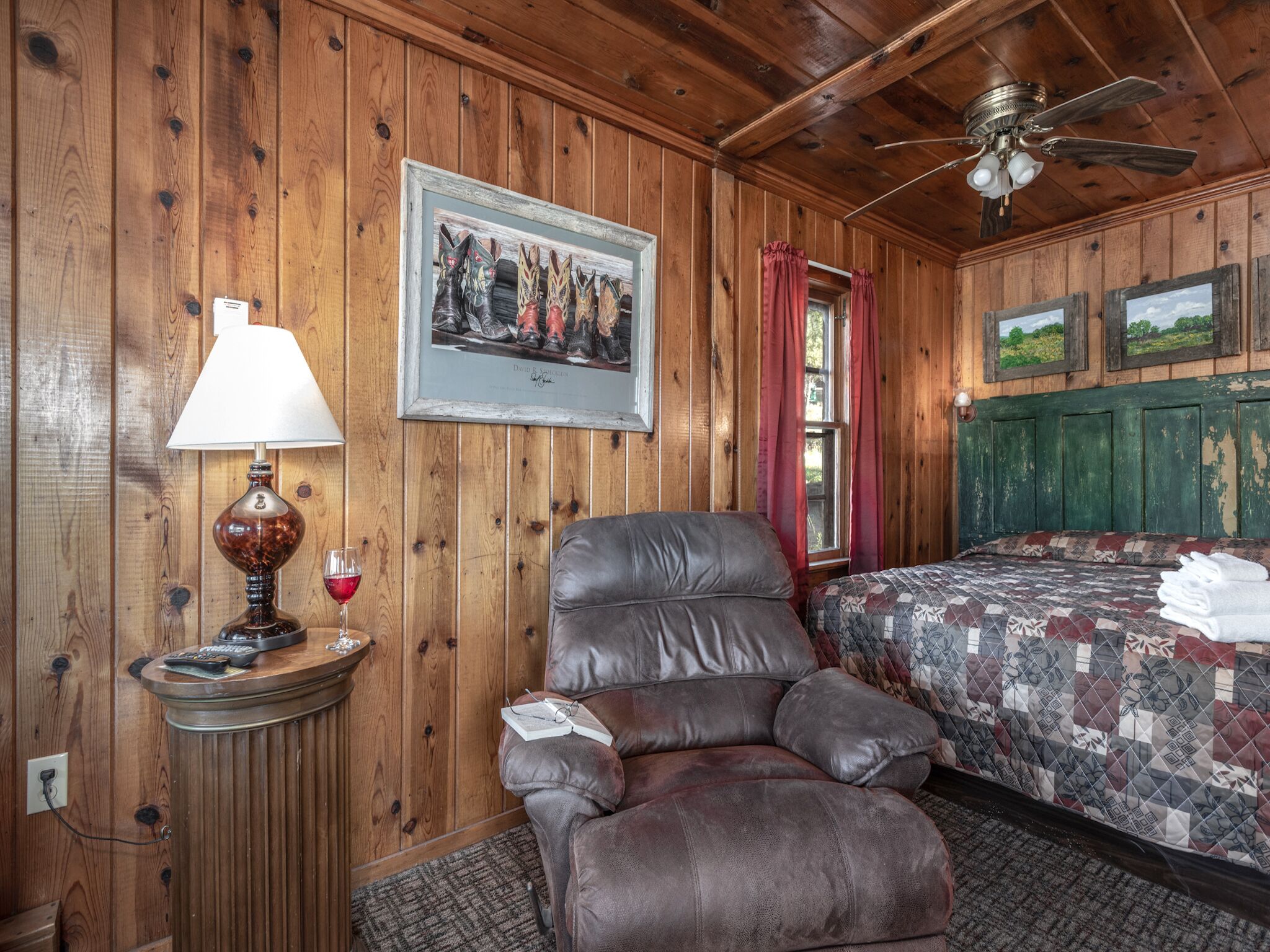 Apache Village 2, King Studio, Midtown, Sleeps 2