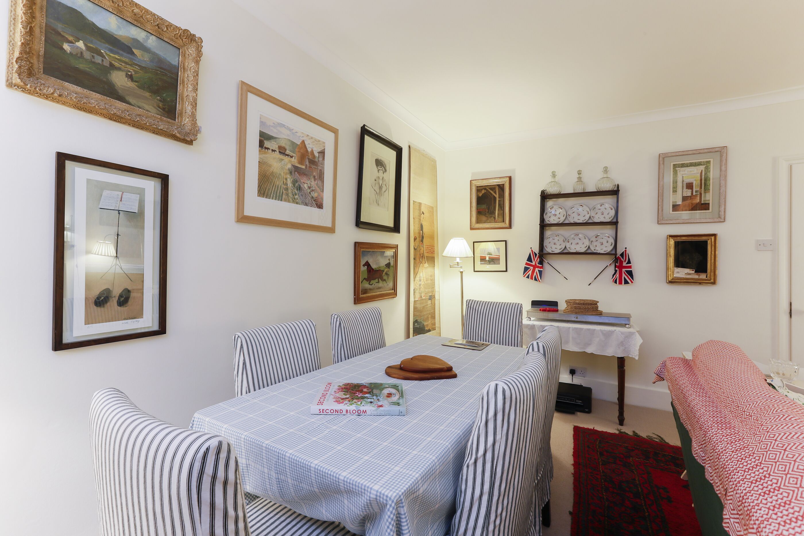 Apartment (2 Bedrooms) | Living area | 43-inch TV with digital channels, fireplace