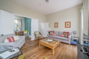 公寓 (2 Bedrooms) | 起居区 | 电视