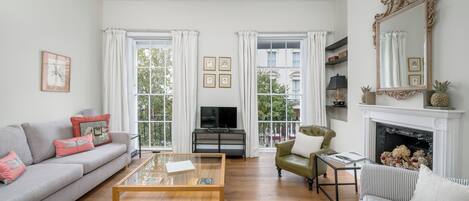 Apartment (2 Bedrooms) | Living area | TV