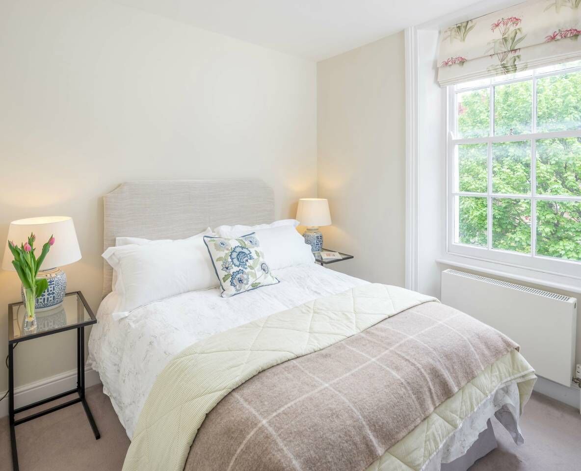 ALTIDO Bright Flat for 6, Near Victoria and Warwick sq