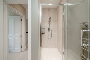 Apartment (2 Bedrooms) | Bathroom | Hair dryer, towels