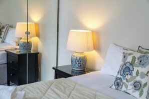 Apartment (2 Bedrooms) | 2 bedrooms, iron/ironing board, free WiFi, bed sheets - JOIVY Bright Flat for 6, Near Victoria and Warwick sq (London)