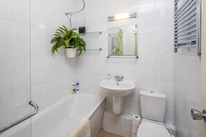 Departamento (1 Bedroom) | Baño | Tina, secadora de cabello, toallas 