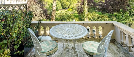 Apartment (1 Bedroom) | Balcony