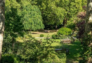 Property grounds - JOIVY Lovely 1-bed Flat in Bayswater, Near Paddington (London)