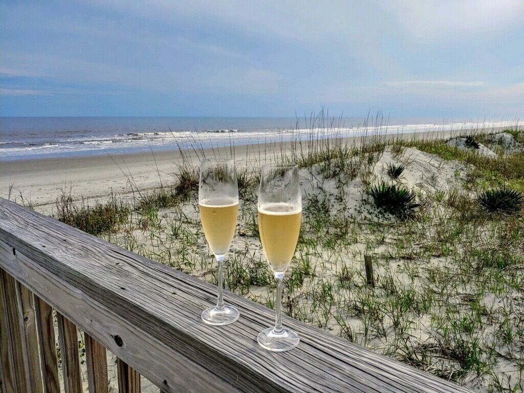 Accommodatie ligt op het strand, ligstoelen