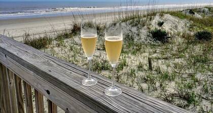 Äskettäin uusittu rantahotellin ylellinen huoneisto - hieno pariskunnille ja pienille perheille!