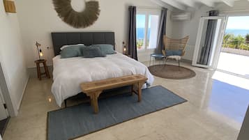 Deluxe Room, Ensuite, Ocean View | 1 bedroom, minibar, individually furnished, free WiFi