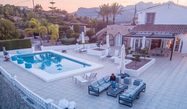 Outdoor pool, pool loungers - B&B Casa Pedramala (Benissa)