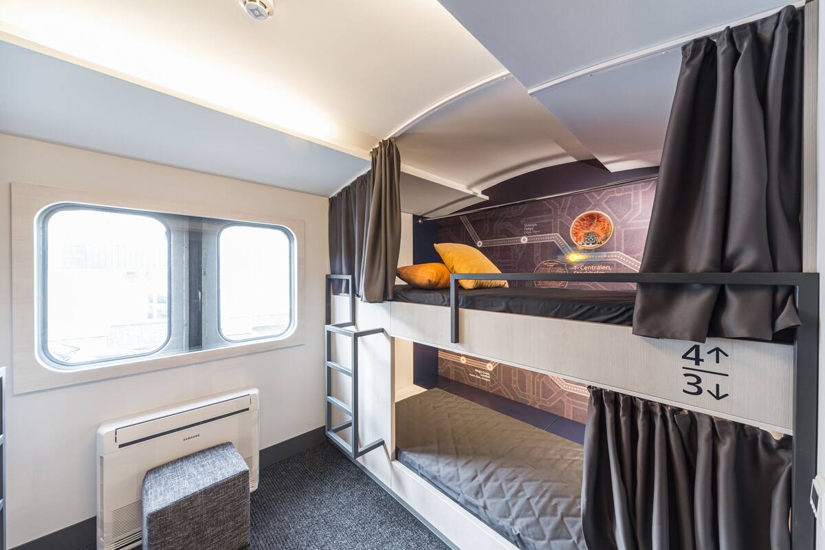 Soundproofing, free WiFi, bed sheets
