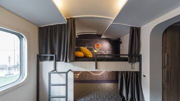 Soundproofing, free WiFi, bed sheets