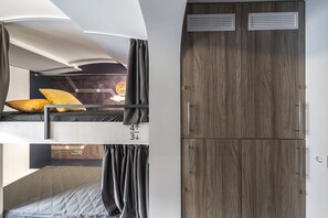 隔音、免费 WiFi、床单