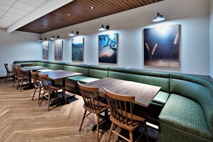 Café da manhã com buffet grátis todos os dias