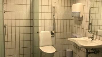 Habitación cuádruple Confort, baño compartido (6 person) | Baño