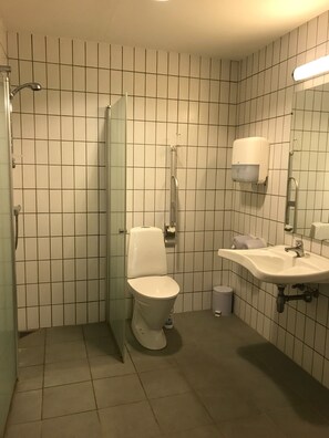 Comfort Quadruple Room, Shared Bathroom (6 person) | Bathroom - NIKC Sleepover (Nibe)