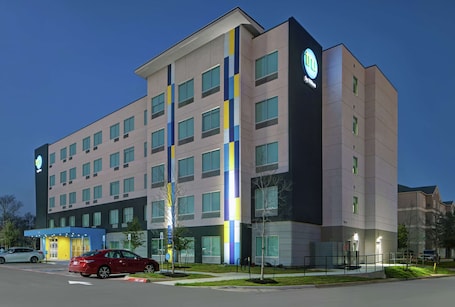 Exterior. Tru by Hilton Austin Airport, TX