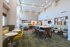 Lobby - Hampton Inn & Suites Cincinnati Liberty Township (West Chester)