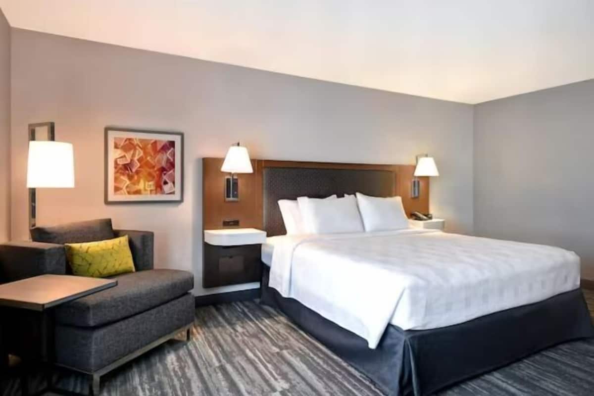 1 bedroom, in-room safe, desk, laptop workspace