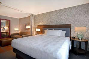 Schreibtisch, laptopgeeigneter Arbeitsplatz, Verdunkelungsvorhänge