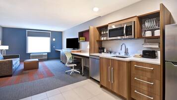 Suite, 1 Bedroom, Non Smoking | Private kitchen
