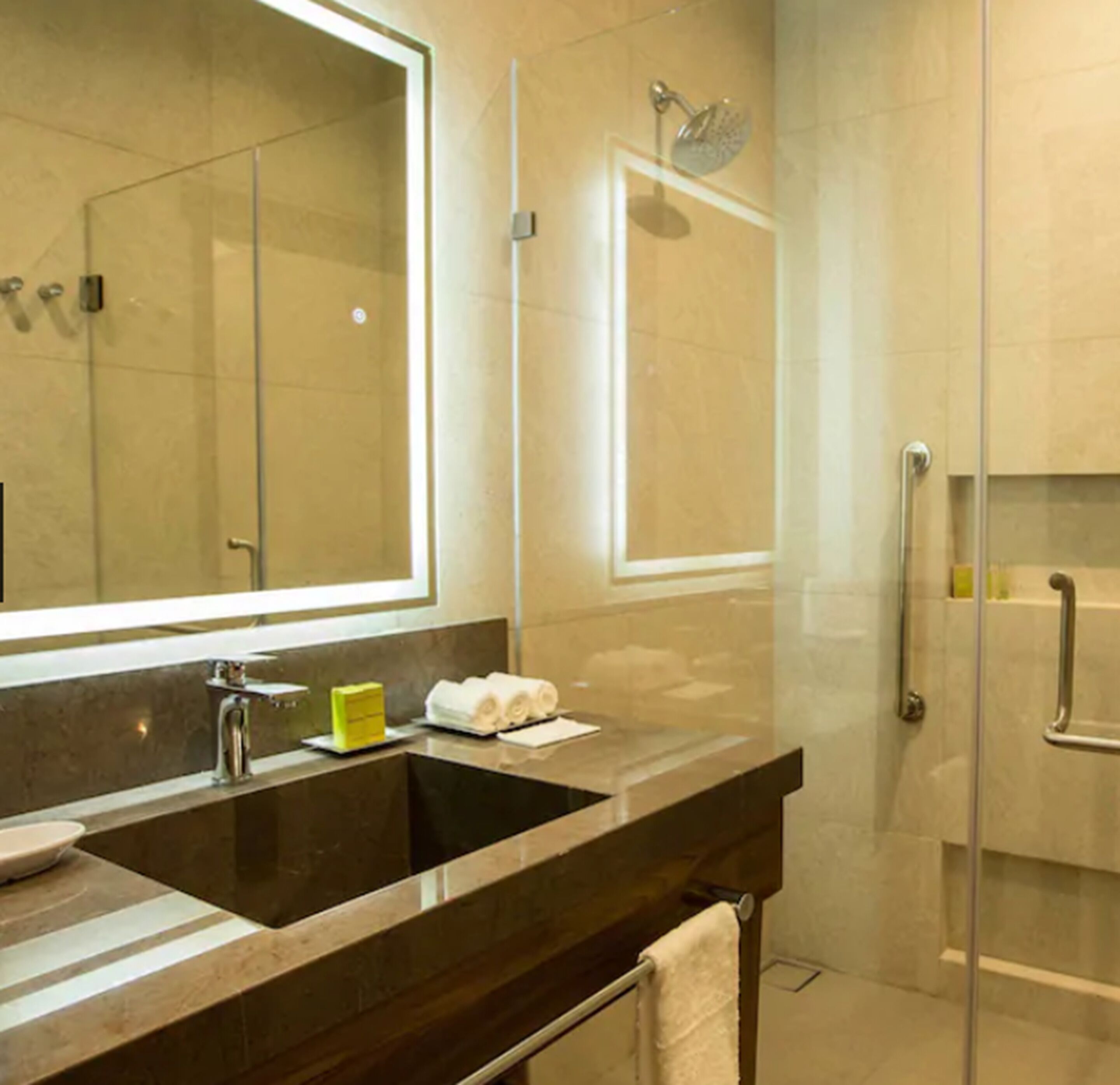 shower, rainfall showerhead, free toiletries, hair dryer