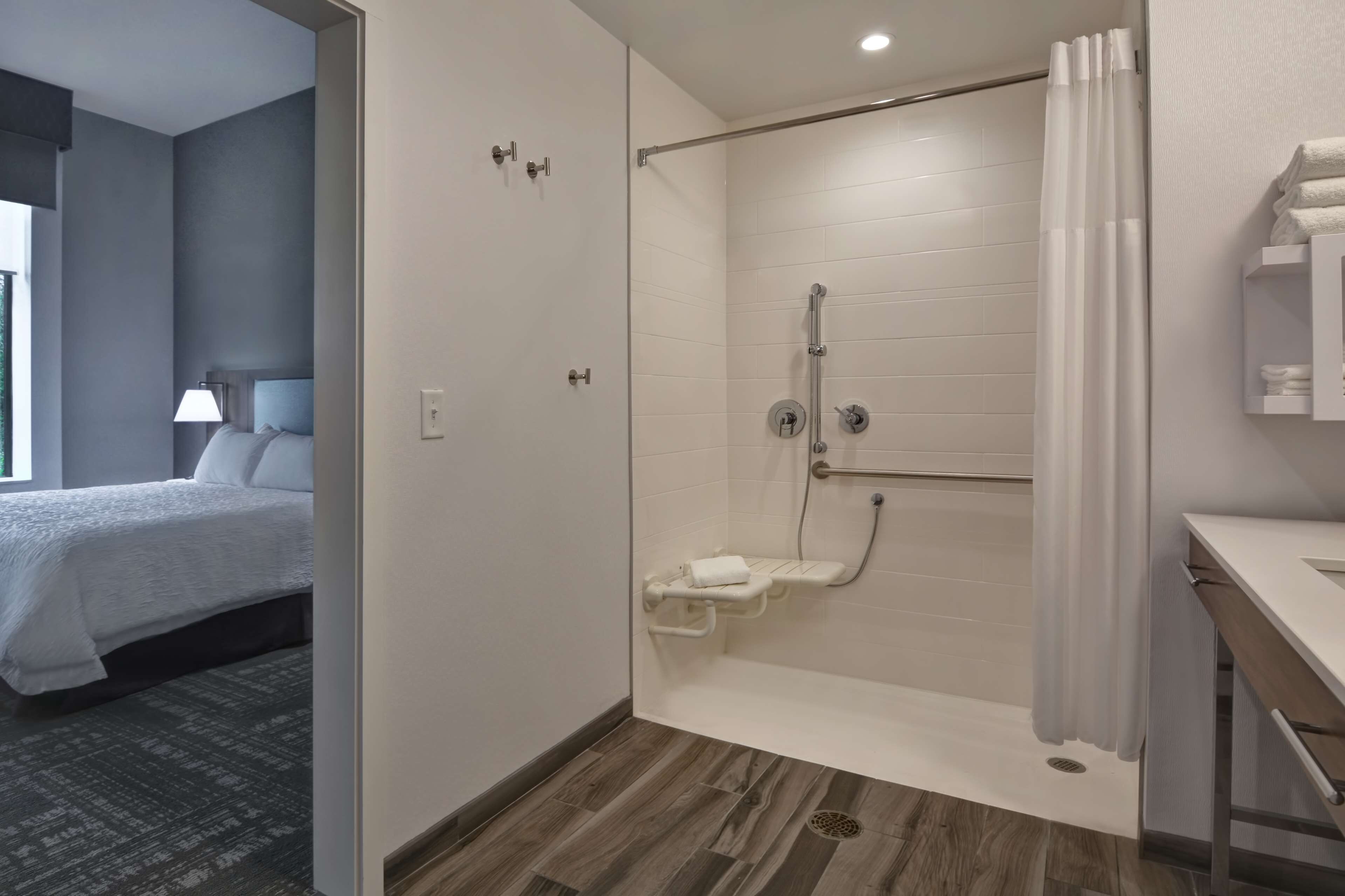 combined shower/bathtub, bathrobes, towels