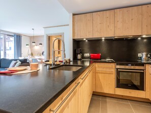 Refrigerador, microondas y lavavajillas 