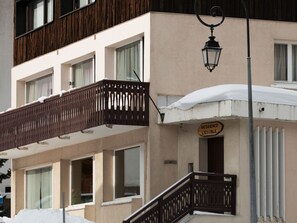 Exterior detail - Superb central apartment, near slopes & shops, sleeps 6, WIFI (Val-d'Isère)