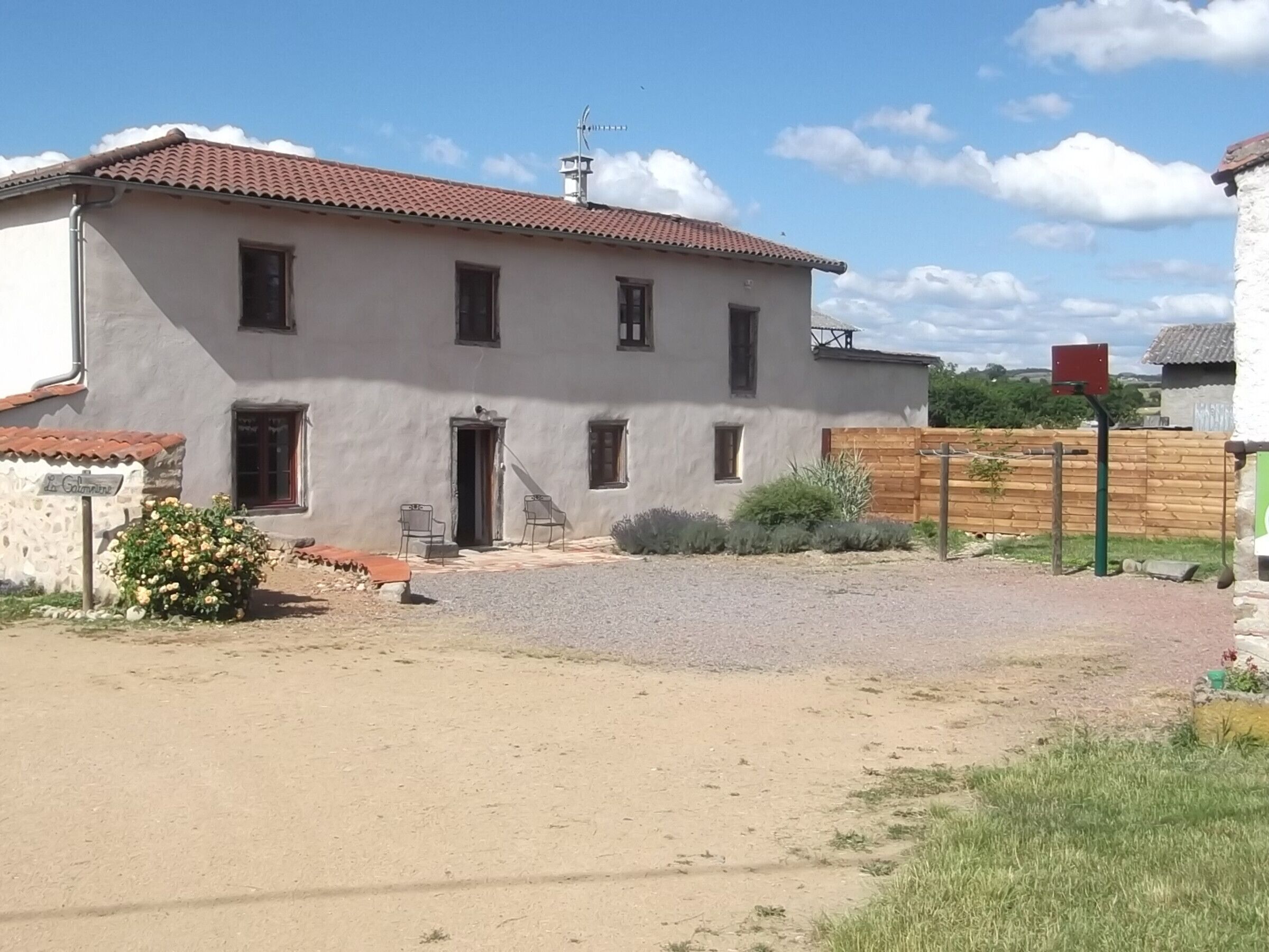 Gite Saint-Georges-de-Baroille, 3 bedrooms, 6 persons