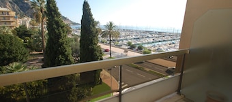 Spacious 2P with terrace, garage and wifi in Menton