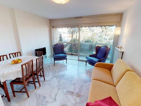 Flat-screen TV - Spacious 2P with terrace, garage and wifi in Menton (Menton)
