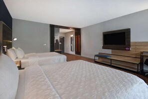 Premium bedding, down duvets, desk, laptop workspace - Tru by Hilton West Memphis, AR (West Memphis)